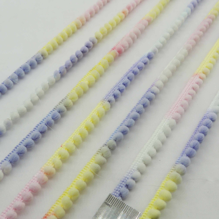 تصویر نوار پوم پوم ریز رنگی