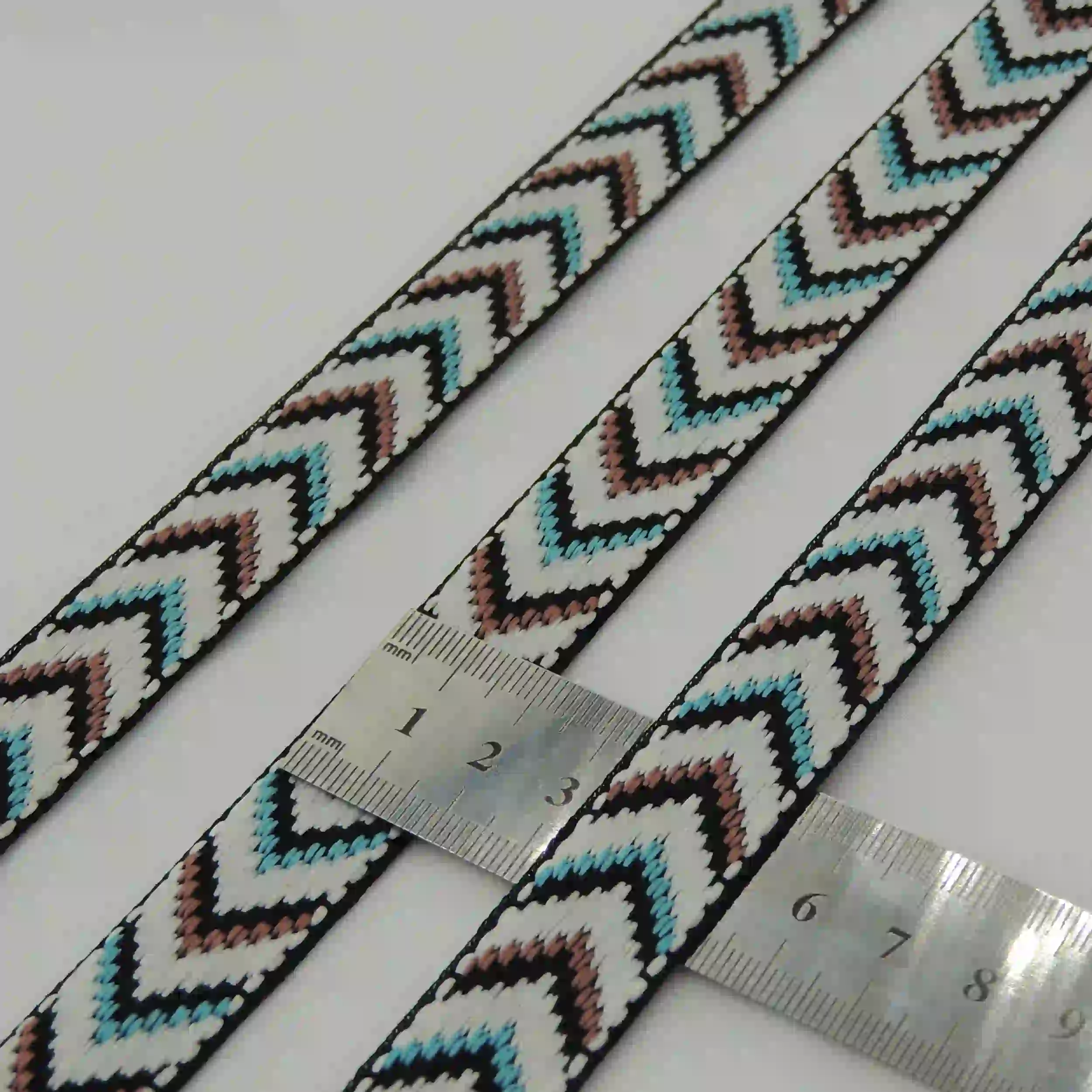 تصویر نوار سنتی هفتی سفید