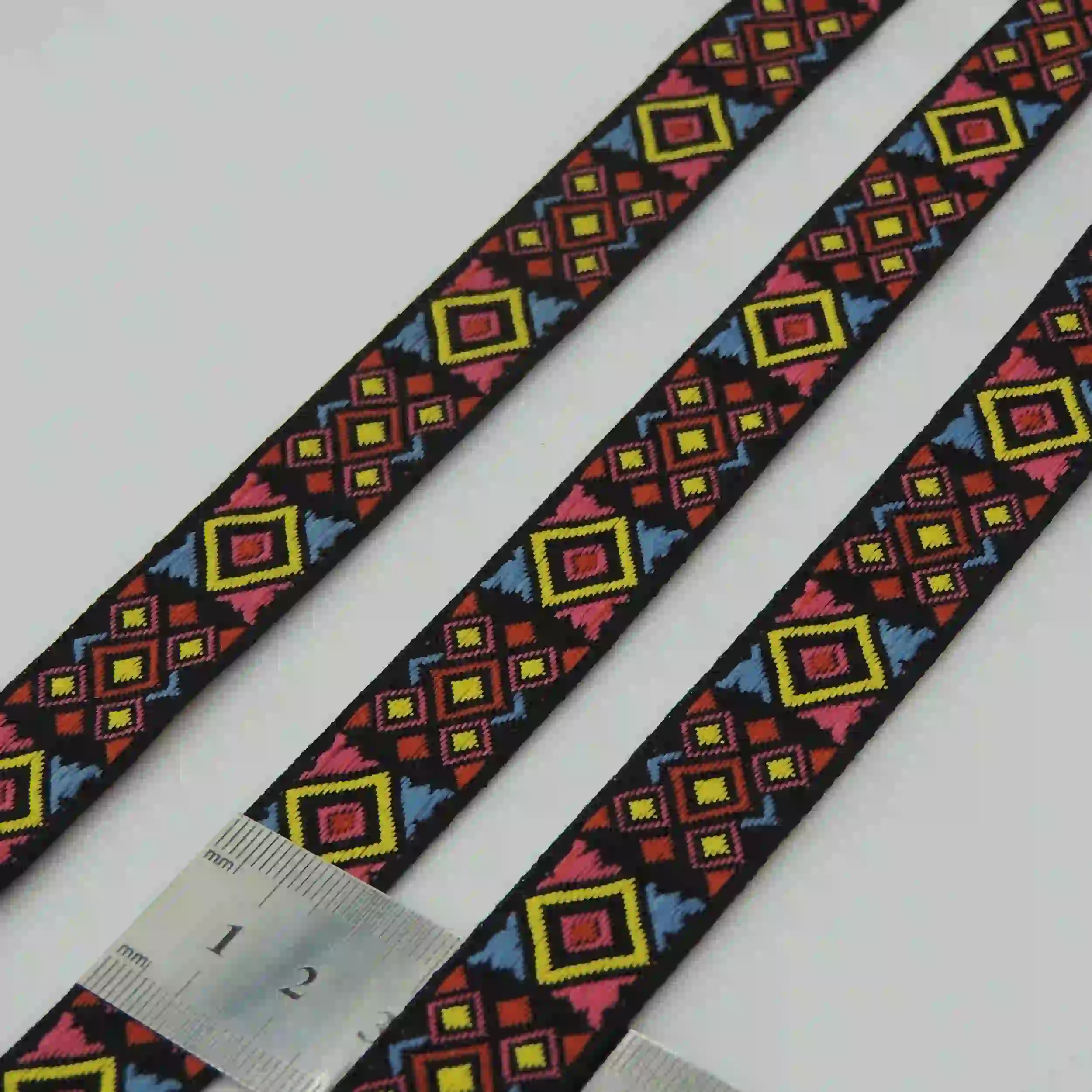 نوار سنتی لوزی زرد