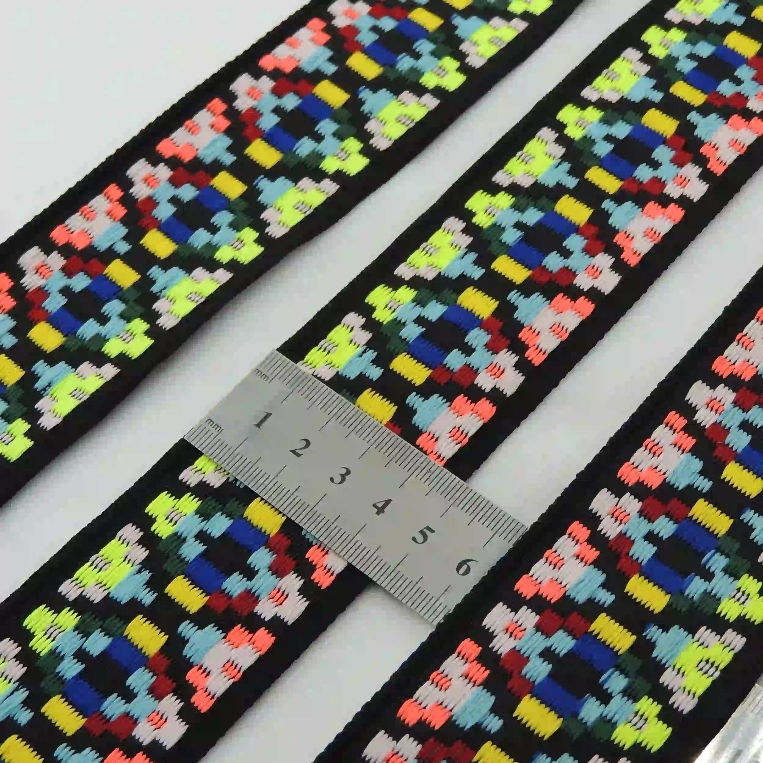 تصویر نوار سنتی کاربنی زرد