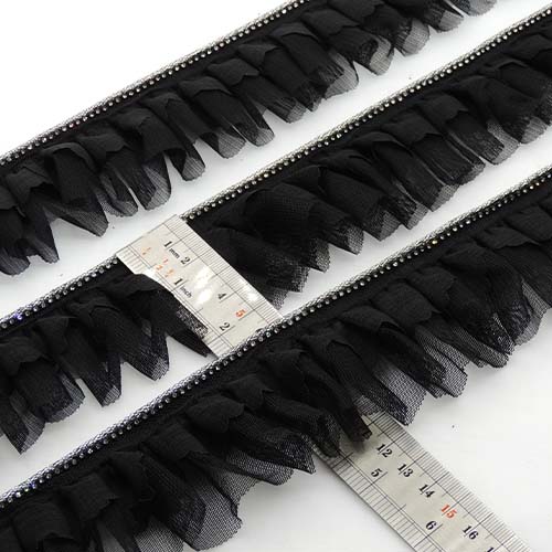 تصویر تور پلیسه حاشیه نگین نقره‌ای