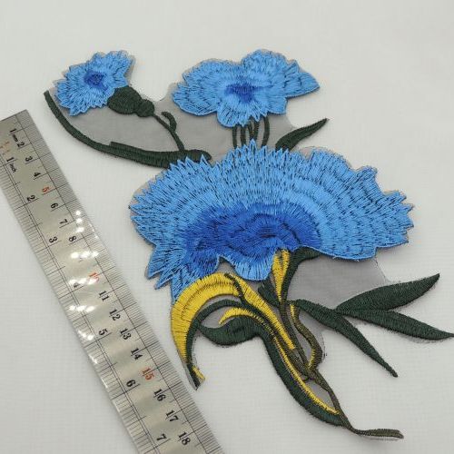 تصویر پنل گل برجسته لباس سنتی