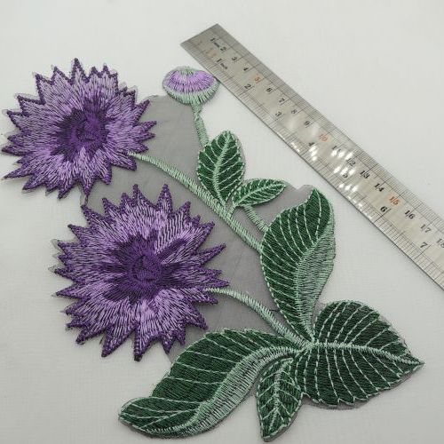 تصویر پنل گل برجسته لباس سنتی