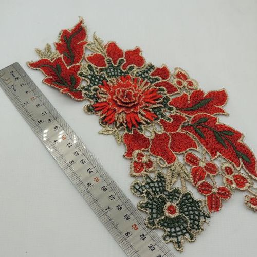 تصویر پنل گل برجسته لباس مدل سنتی