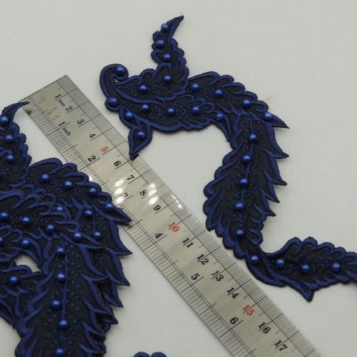 تصویر پنل گل برجسته لباس سنتی مجلسی