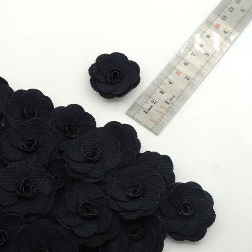 تصویر گل پارچه‌ای برجسته لباس رز