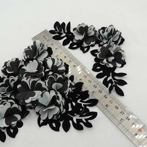 تصویر گل پارچه‌ای برجسته سه‌تایی