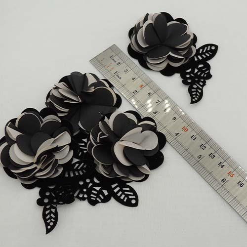 تصویر گل پارچه‌ای تزئینی تک