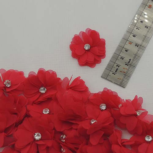 تصویر گل پارچه‌ای برجسته رز نگینی