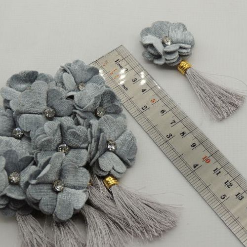 منگوله دیور کوتاه شکوفه‌دار