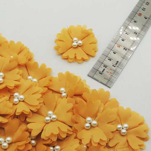 تصویر گل پارچه‌ای برجسته حریری مرواریدی