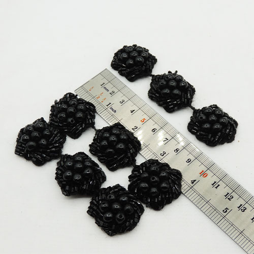 تصویر پنل گل  مجلسی لباس مشکی