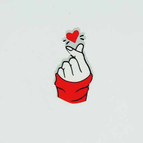 تصویر تکه‌دوزی فانتزی حرارتی دست و قلب