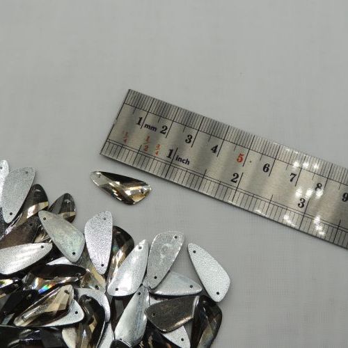 تصویر سنگ دوختنی رزینی مثلث سایز دو