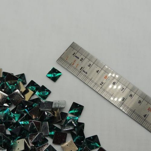 تصویر سنگ دوختنی رزینی مربع برجسته سایز سه 