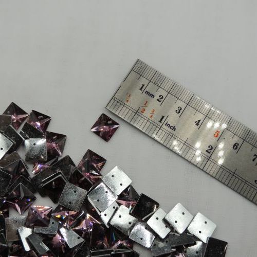 سنگ دوختنی رزینی مربع برجسته سایز سه