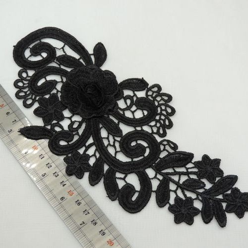 تصویر پنل گل برجسته لباس