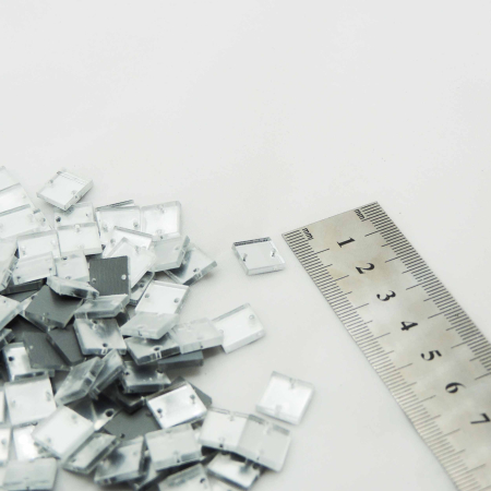 تصویر آینه شکسته دوختنی مربع کوچک