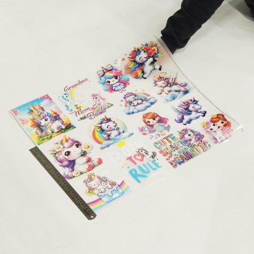 تصویر برچسب اتویی نیم متری مدل تک شاخ