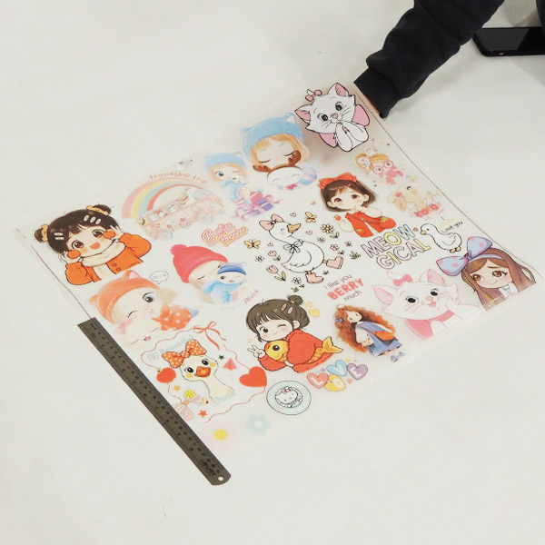 تصویر برچسب اتویی نیم متری مدل دخترانه