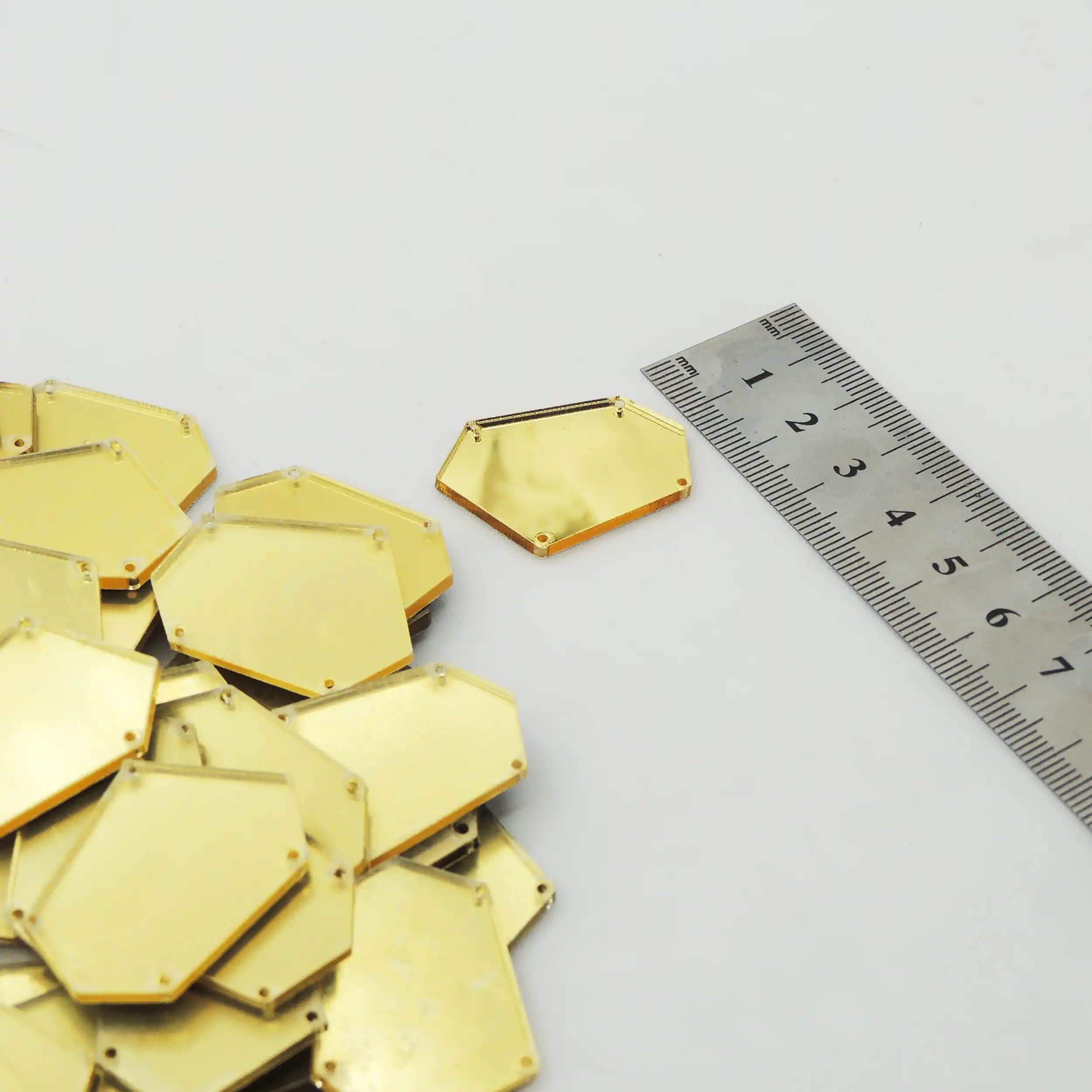 تصویر آینه شکسته دوختنی نامنظم1 متوسط