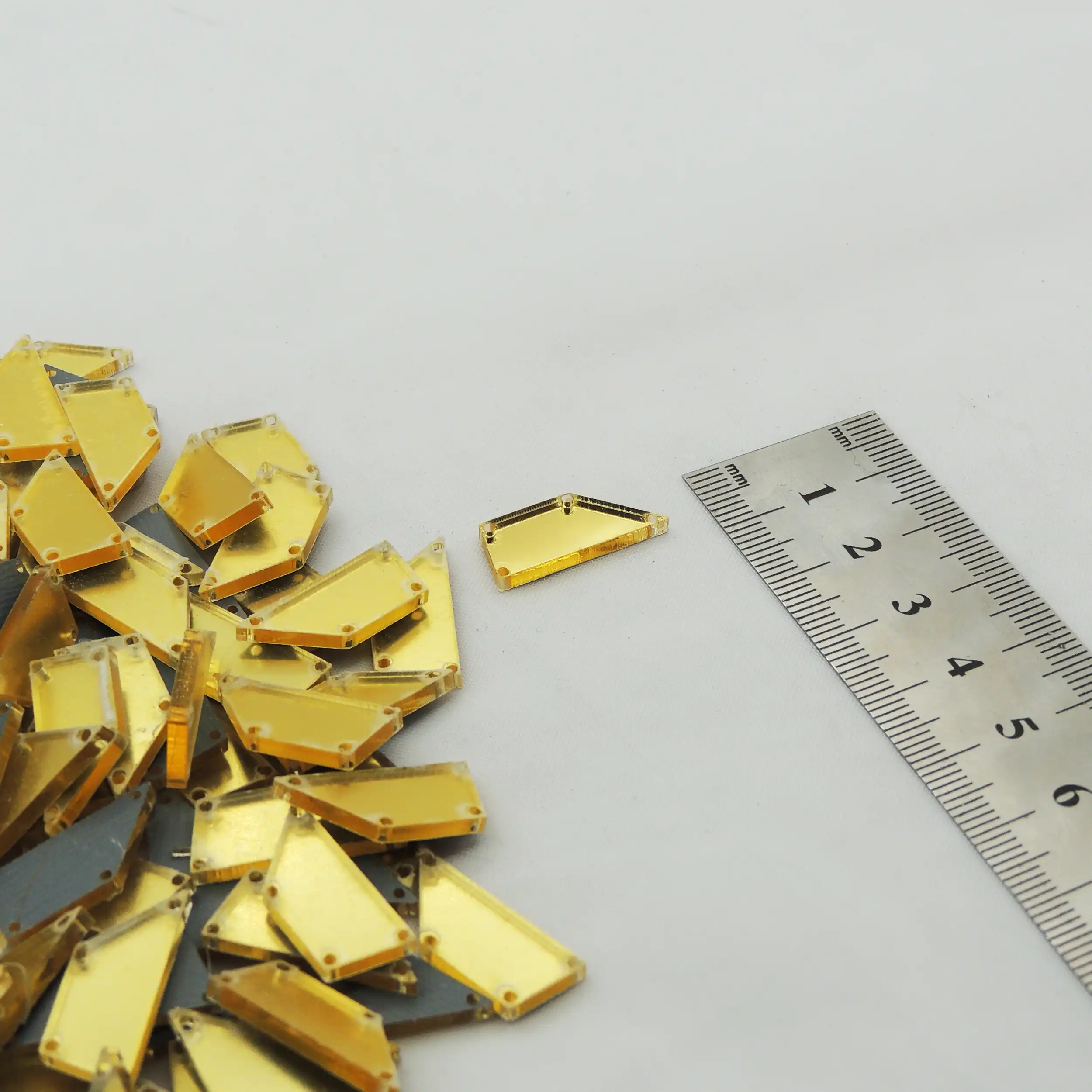 تصویر آینه شکسته دوختنی نامنظم2 کوچک