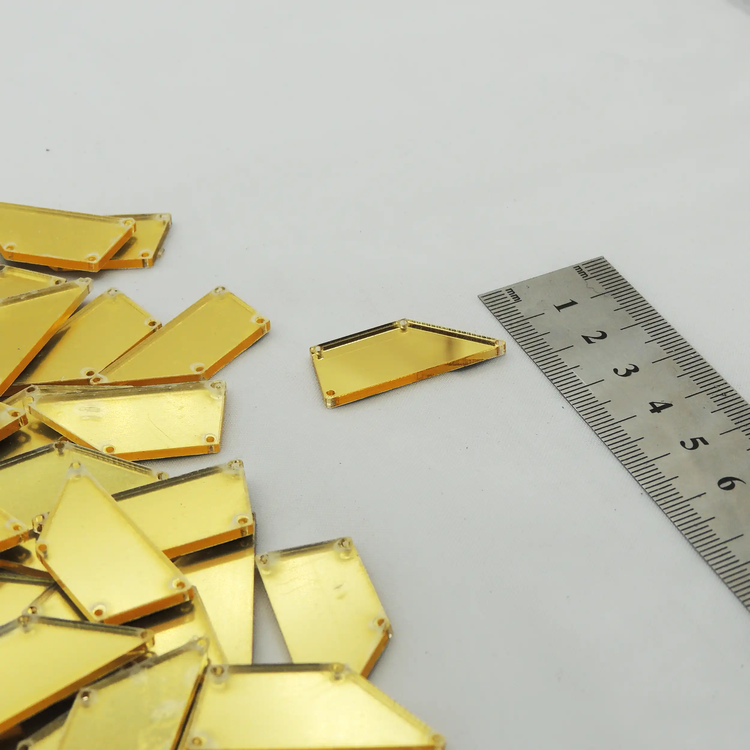 تصویر آینه شکسته دوختنی نامنظم2 متوسط