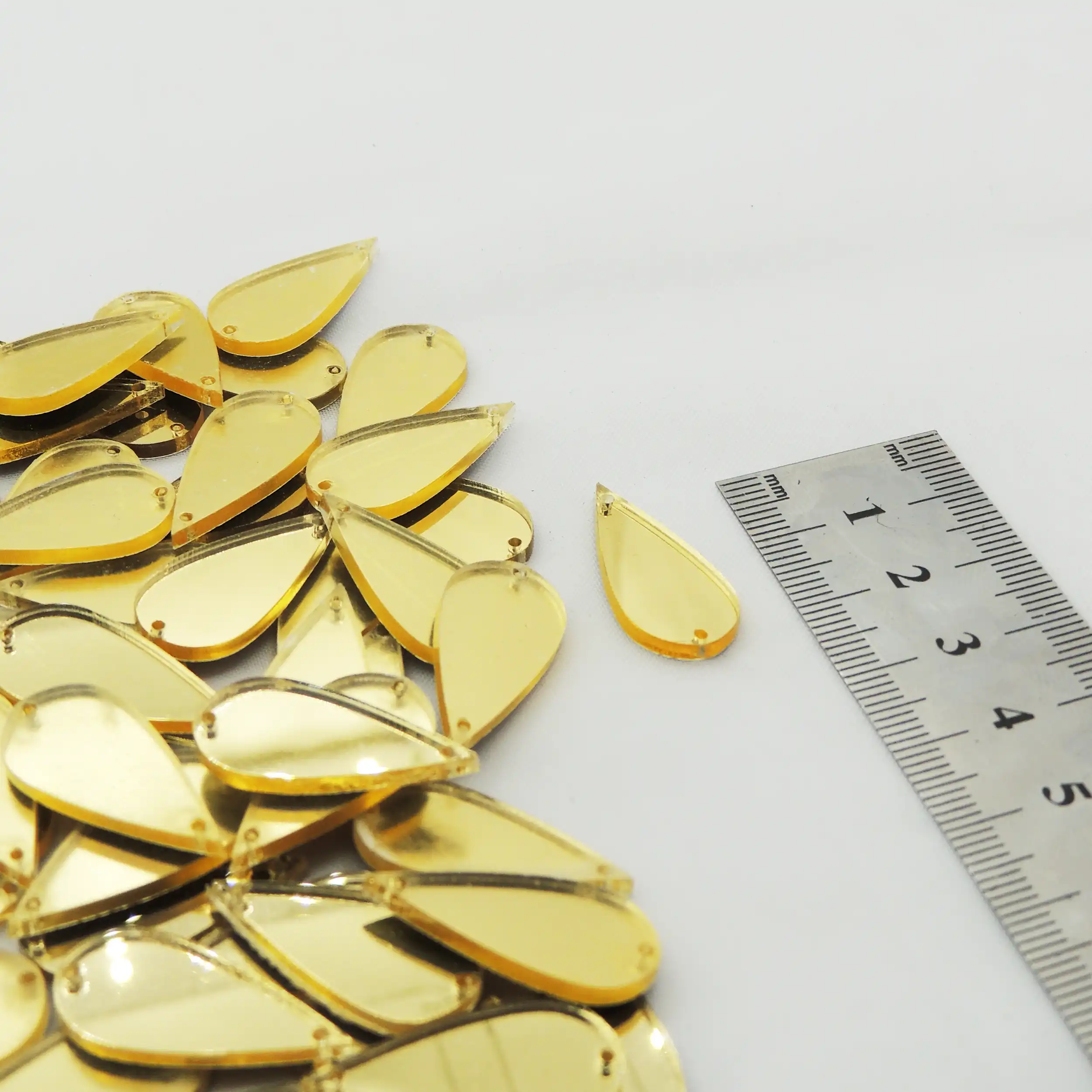 تصویر آینه شکسته دوختنی اشکی متوسط