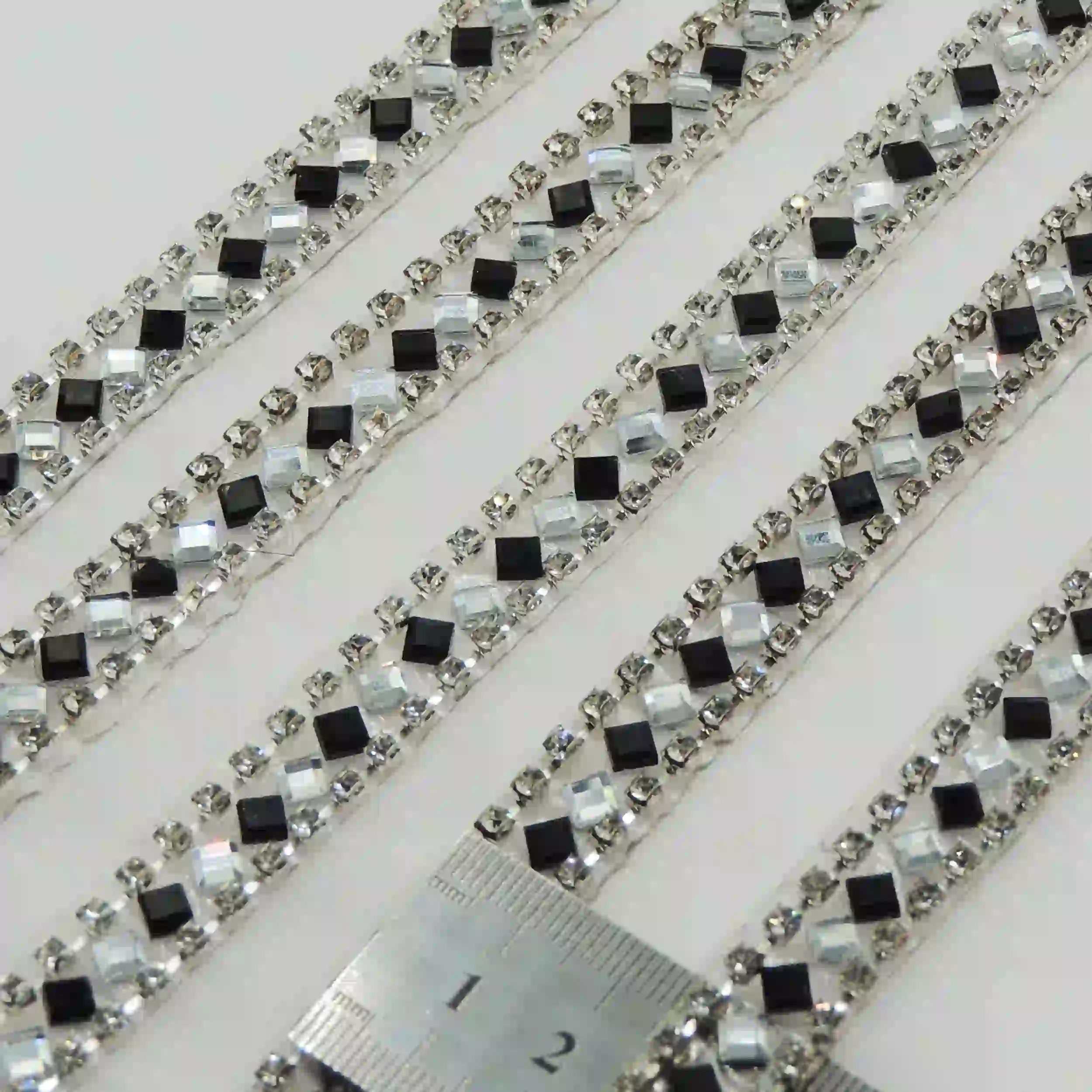 تصویر نوار لواشکی لوزی